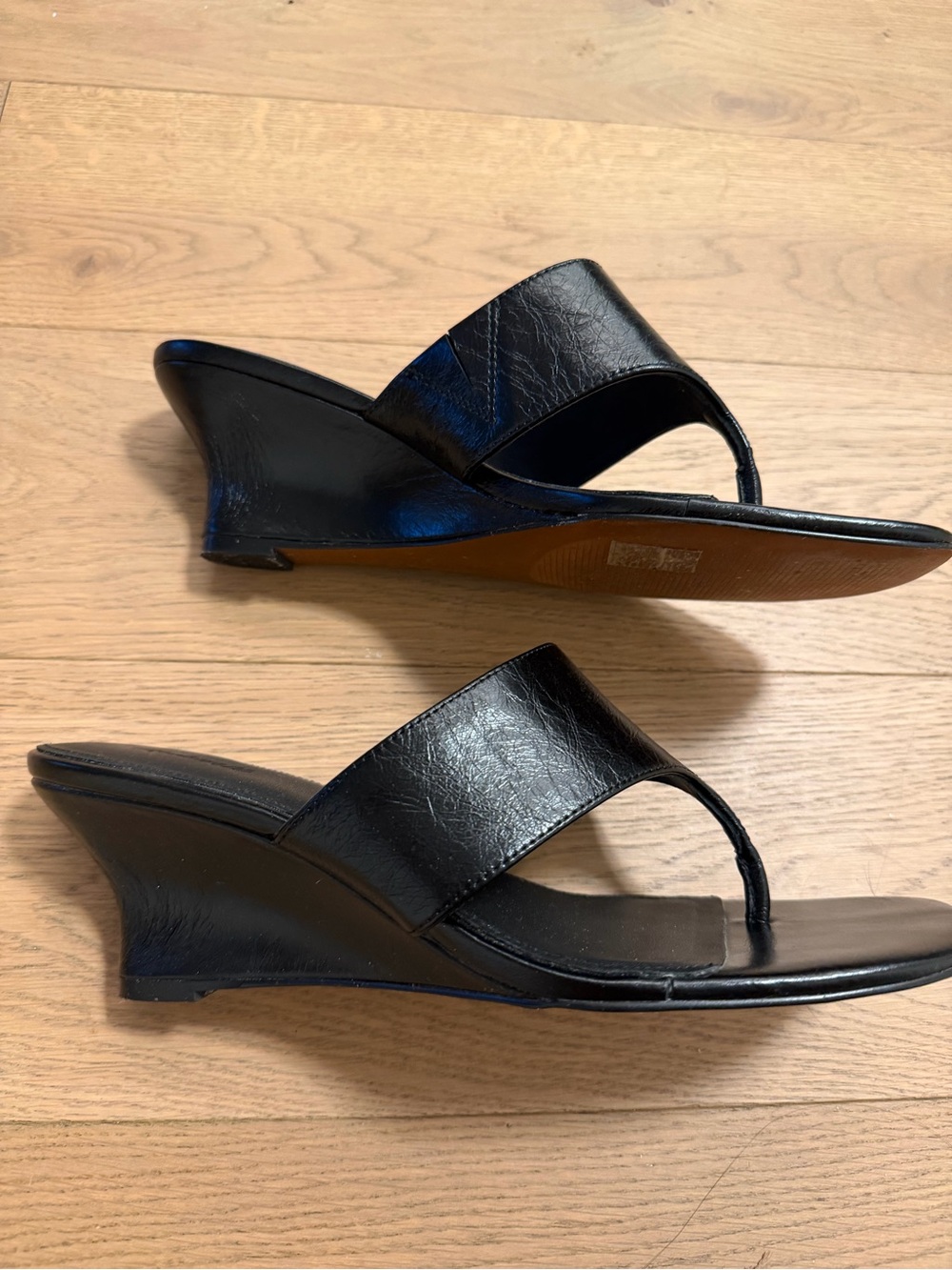 Madewell The Deanna Thong Wedge Sandal (Women) in Black - Picture 4 of 4